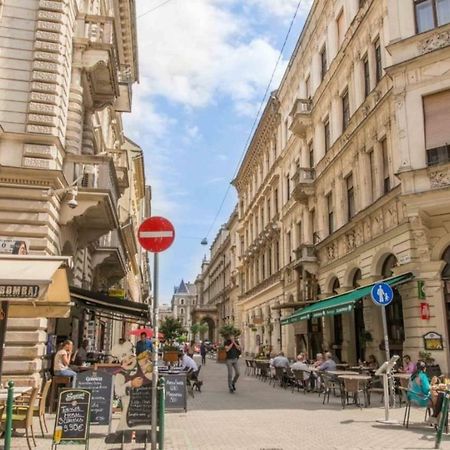 Cozy Downtown Studio Apartment Budapest Bagian luar foto