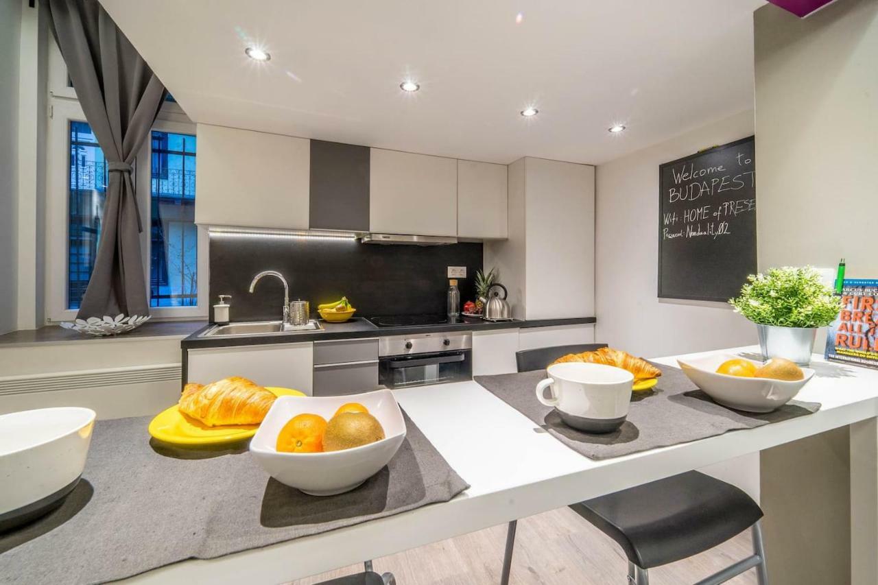 Cozy Downtown Studio Apartment Budapest Bagian luar foto